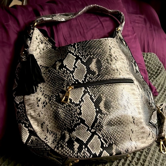 4 tha Ladies🙌 Woman’s stylish Snakeskin print Bag 👜 - Picture 5 of 5